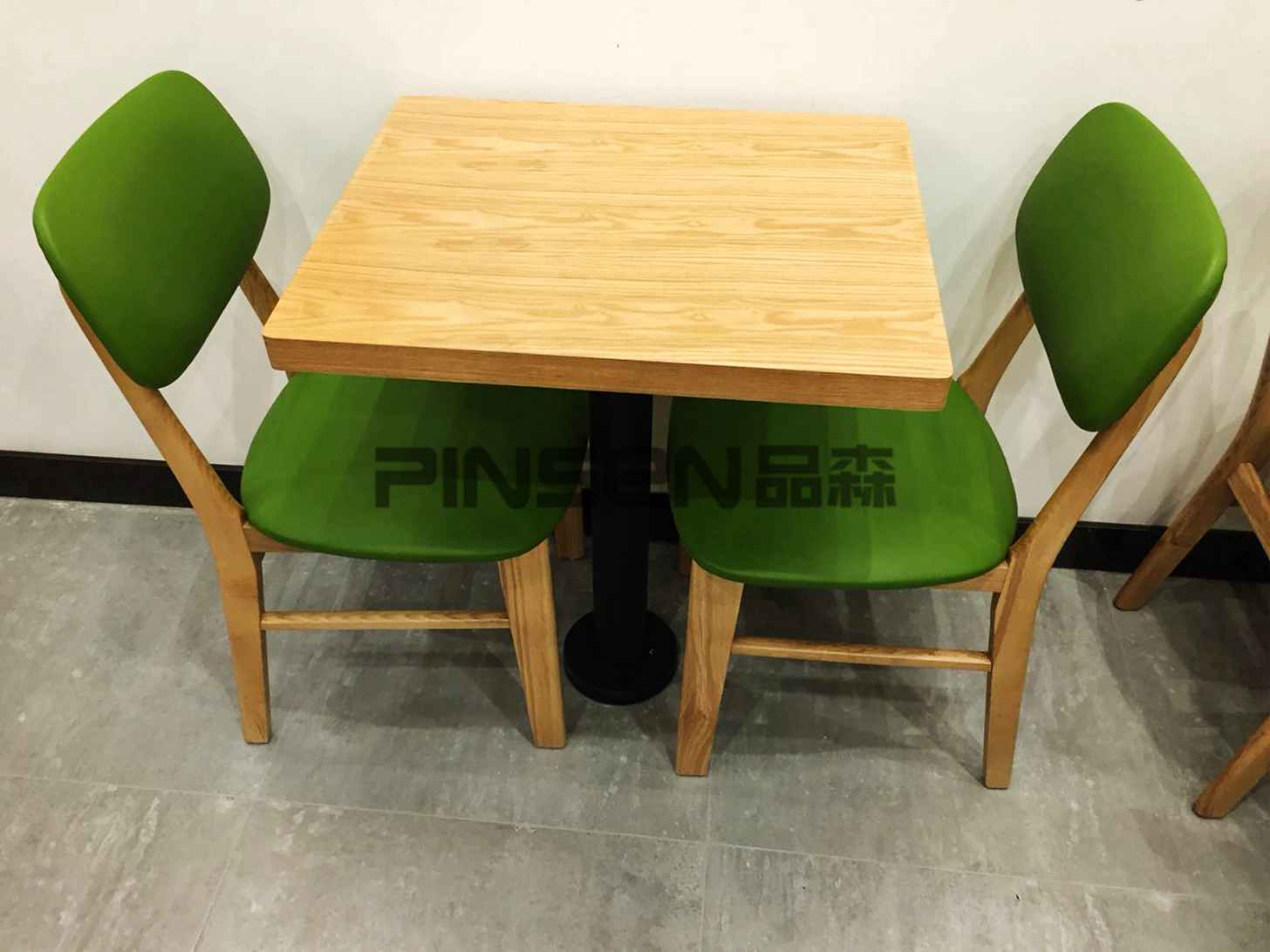 魚(yú)香家宴主題餐廳餐桌椅卡座